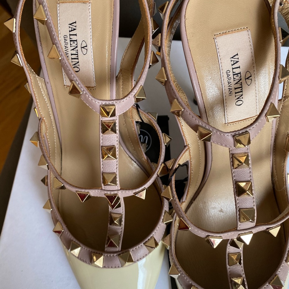 Valentino Garavani Rockstud Pointed Toe T-Strap Pumps in Ivory and Nude - Picture 5 of 9